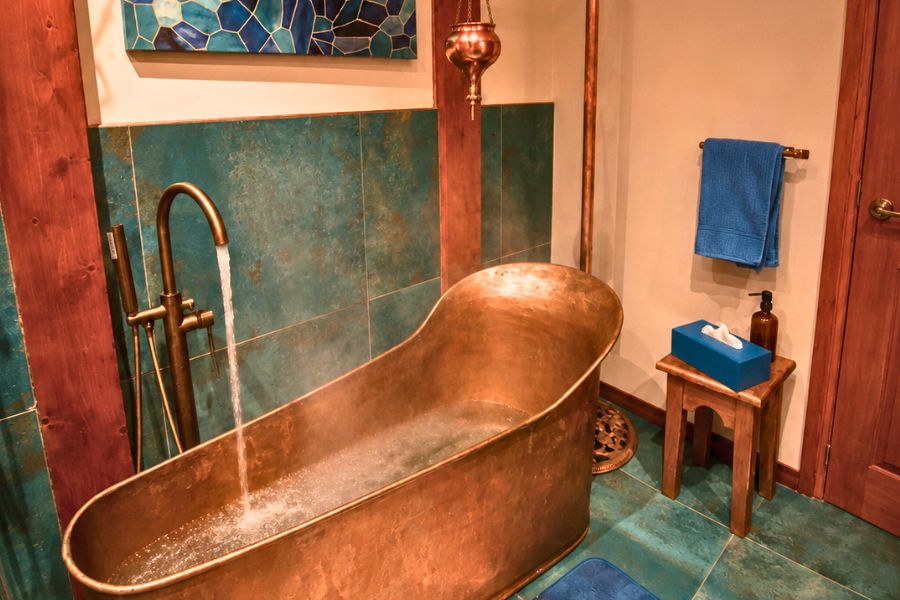 Bain de purification et d’équilibrage énergétique dans une baignoire en cuivre - eaux des Atlantes